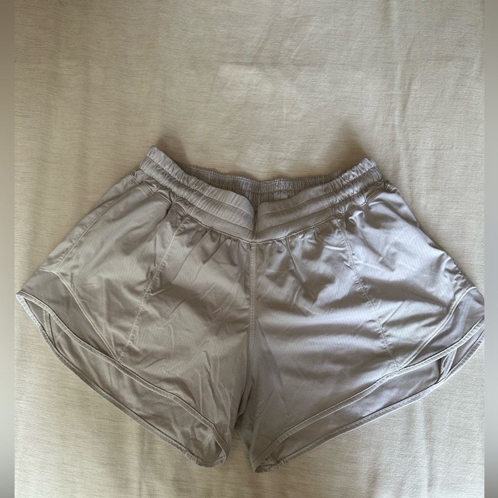Lululemon Hotty Hot White shorts size 6 tall